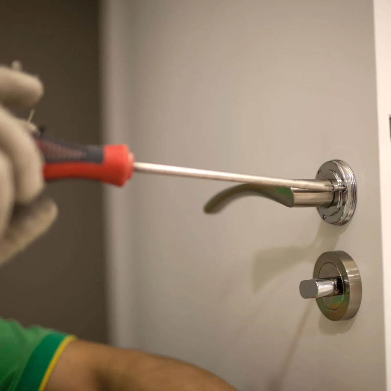 learn How much does it cost to change locks